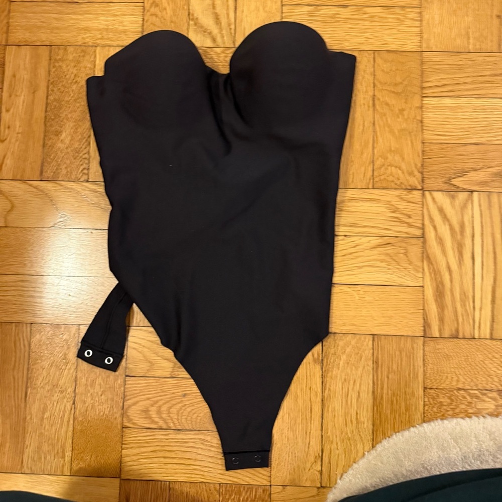 SKIMS Black Structured Bodysuit Top with Sweetheart Neckline